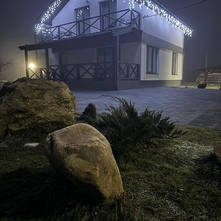 Maison d'hôtes U Anastasii I Sofii Bilya Richki à Mykulychyn Extérieur photo