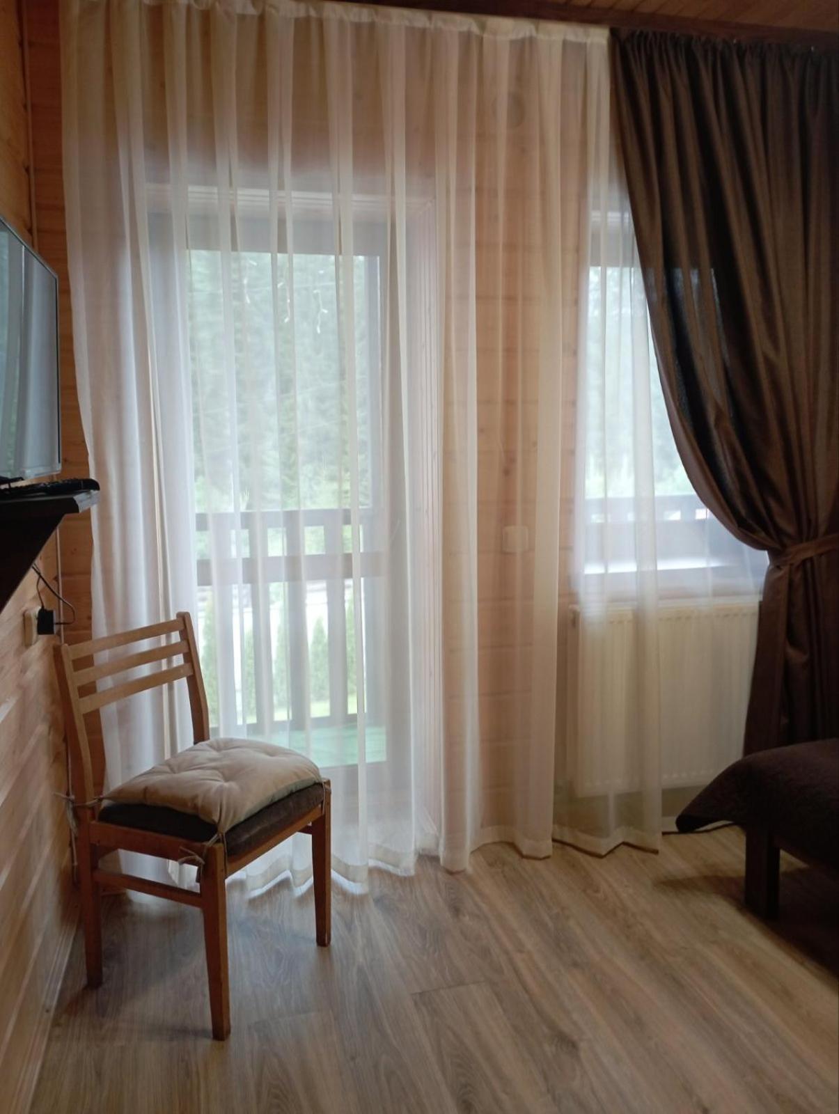 Maison d'hôtes U Anastasii I Sofii Bilya Richki à Mykulychyn Extérieur photo