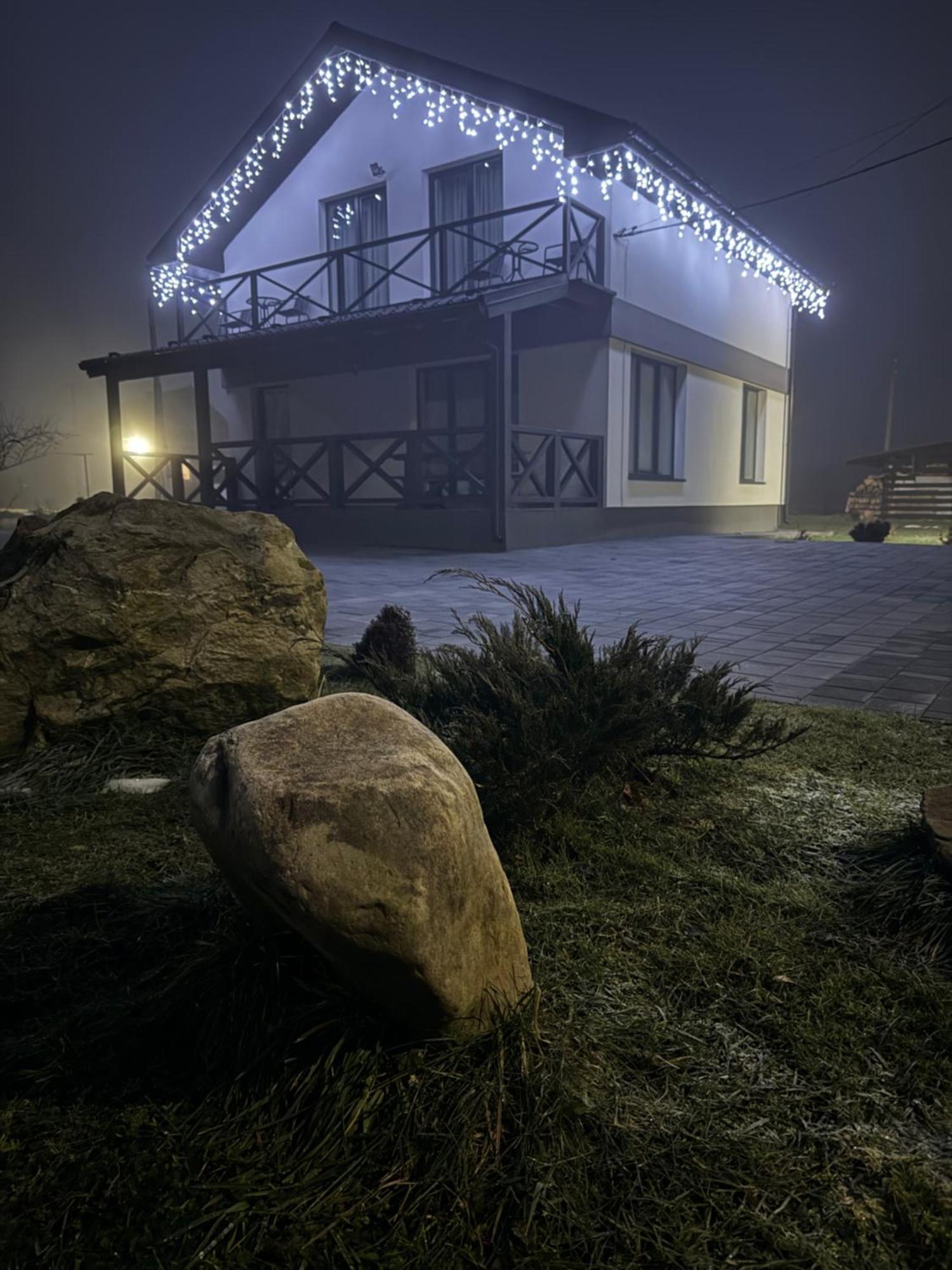 Maison d'hôtes U Anastasii I Sofii Bilya Richki à Mykulychyn Extérieur photo